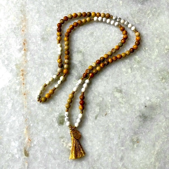 Mala necklace with tassel and gold medallian - Picture 10 of 10